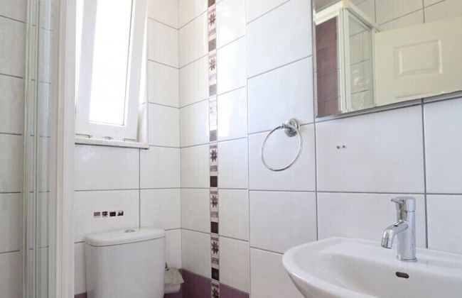 Villa RN4C by JoyLettings - Photo 9