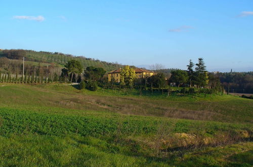 Photo 36 - Idyllic Holiday Home in Vinci With Swimming Pool