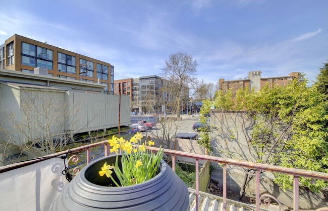 Seattle House - Photo 18