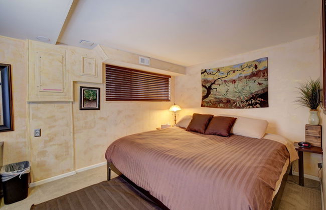 Seattle House - Photo 49