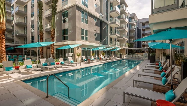 Foto 1 - Resort Style Suites in Downtown LA