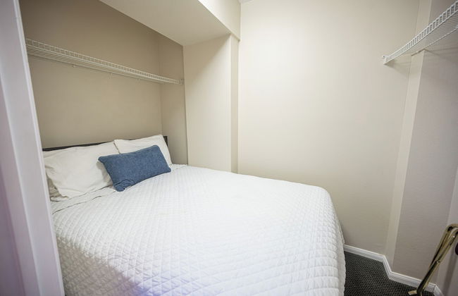 PENTHOUSE SUITE on the Strip - 6 Comfy BEDS - Photo 5