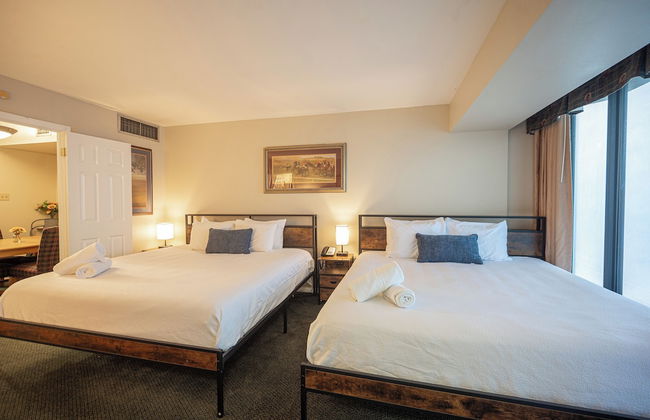 PENTHOUSE SUITE on the Strip - 6 Comfy BEDS - Photo 4