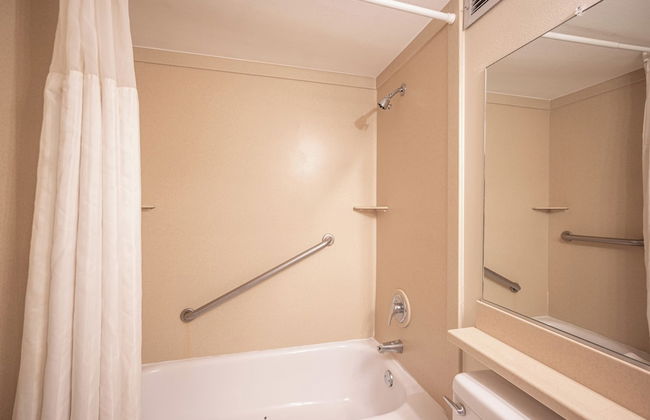 PENTHOUSE SUITE on the Strip - 6 Comfy BEDS - Photo 26