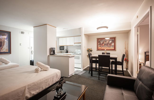 PENTHOUSE SUITE on the Strip - 6 Comfy BEDS - Photo 12