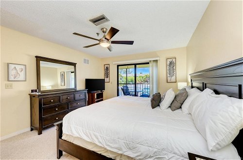 Photo 25 - Gulf Breeze Ami-2bd-2ba-condo-private Beach Access-heater Pool-water Views From Every Window