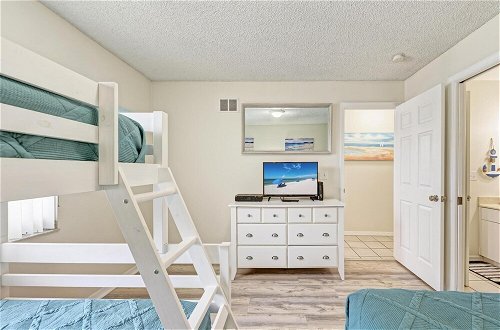 Foto 58 - Gulf Breeze Ami-2bd-2ba-condo-private Beach Access-heater Pool-water Views From Every Window