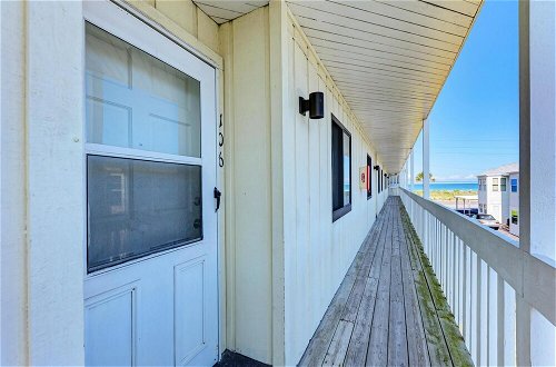 Foto 68 - Gulf Breeze Ami-2bd-2ba-condo-private Beach Access-heater Pool-water Views From Every Window