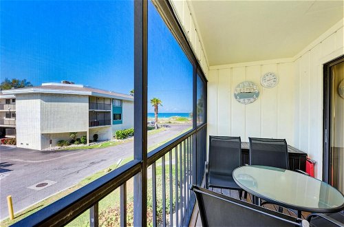 Foto 10 - Gulf Breeze Ami-2bd-2ba-condo-private Beach Access-heater Pool-water Views From Every Window