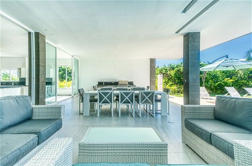 Photo 30 - Modern and Fresh Oceanfront Villa