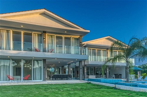 Photo 29 - Modern and Fresh Oceanfront Villa