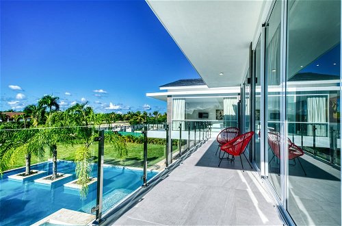 Photo 33 - Modern and Fresh Oceanfront Villa