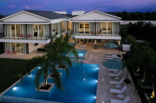 Foto 27 - Modern and Fresh Oceanfront Villa