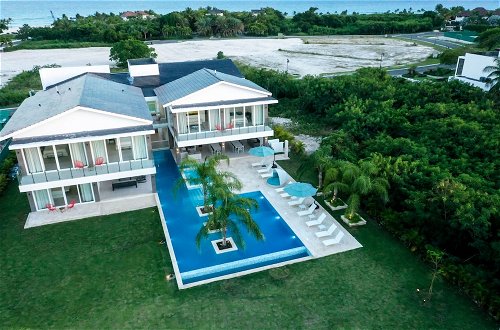 Photo 32 - Modern and Fresh Oceanfront Villa