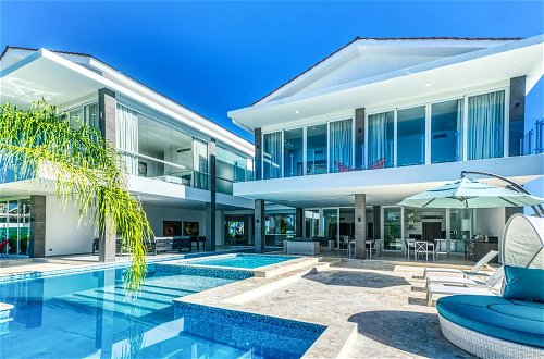 Foto 1 - Modern and Fresh Oceanfront Villa