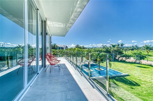 Photo 20 - Modern and Fresh Oceanfront Villa