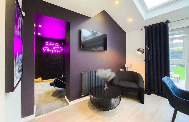Stunning 4 Bed House With Cinema Room & Parking - Foto 9