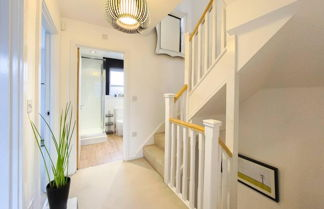 Foto 2 - Stunning 4 Bed House With Cinema Room & Parking
