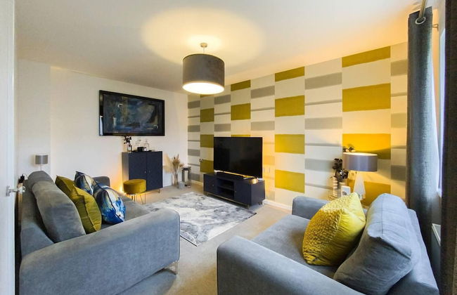 Stunning 4 Bed House With Cinema Room & Parking - Foto 14