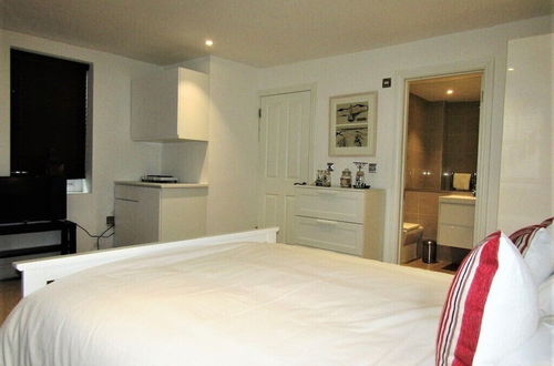 Photo 2 - Stylish Private Double En-suite - 1