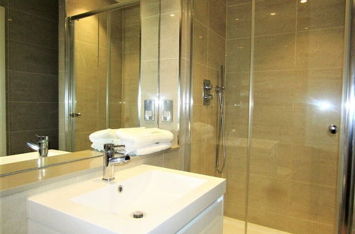 Photo 11 - Stylish Private Double En-suite - 1