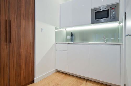 Photo 26 - Shepherds Bush Green Serviced Apartments by Concept Apartments