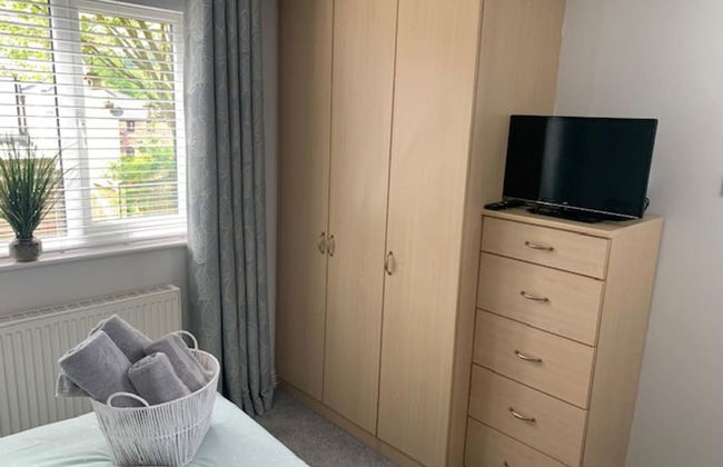 One Bedroom Apartment With En-suite & Patio - Photo 2