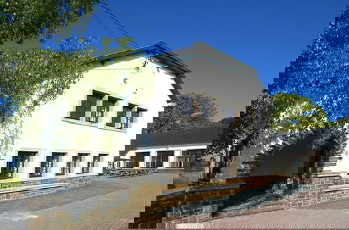 Foto 1 - The Architecture of a Re-examined School