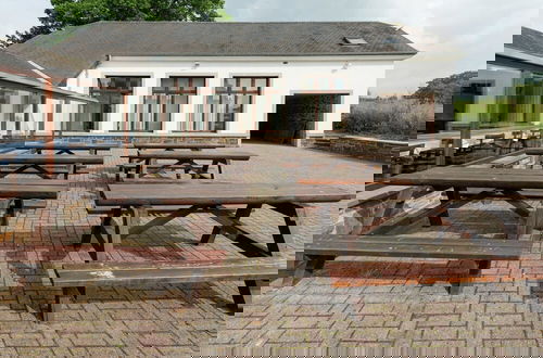 Foto 17 - The Architecture of a Re-examined School