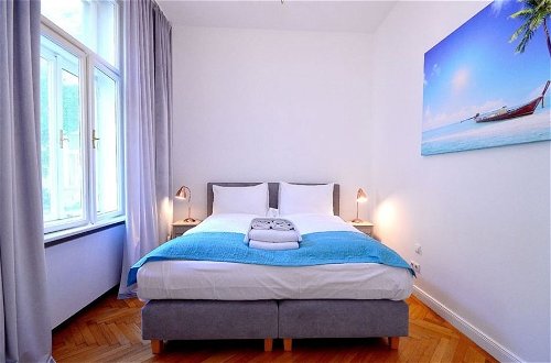 Photo 4 - Vienna Residence Colossal Apartment With Balcony and Space for 8 Guests