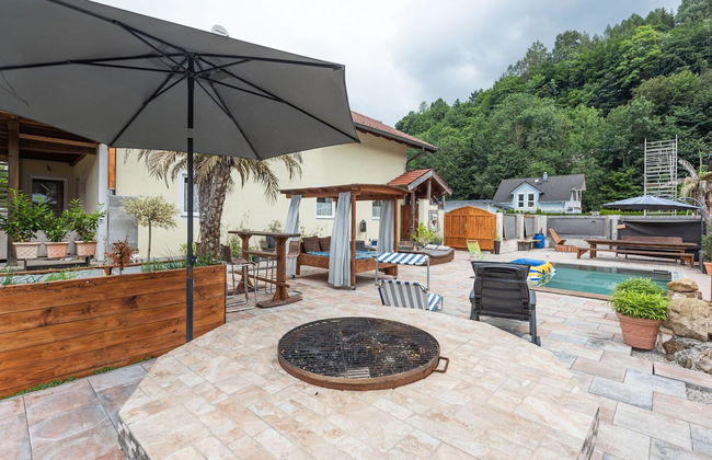 Modern Holiday Home in Pinsdorf With Garden - Foto 23