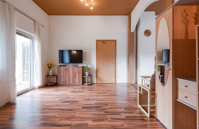 Modern Holiday Home in Pinsdorf With Garden - Foto 15