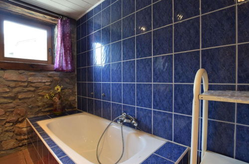 Foto 21 - Quaint Cottage In Petite Langlire with Hot Tub