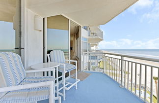 Foto 1 - Surfside Condo 503 by Vtrips