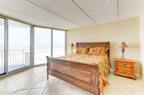 Photo 6 - Surfside Condo 503 by Vtrips