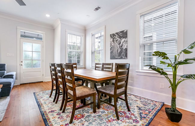 Stunning Modern and Fully-Upgraded 5 BR with Pool - Photo 13