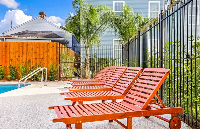 Stunning Modern and Fully-Upgraded 5 BR with Pool - Photo 36
