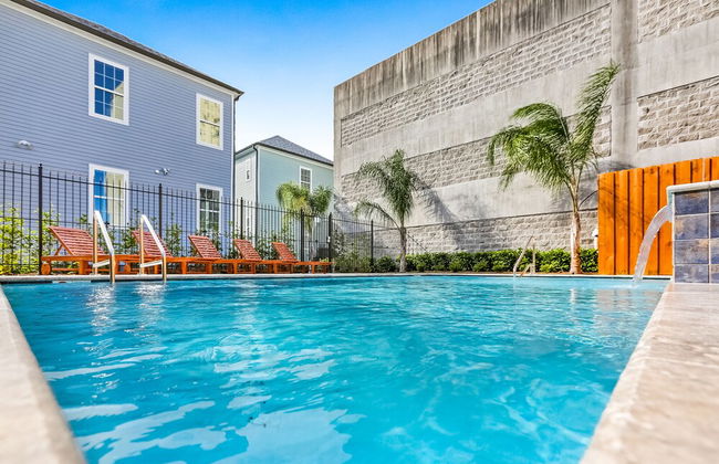 Stunning Modern and Fully-Upgraded 5 BR with Pool - Photo 33