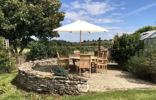 Beautiful 3 Bedroomed Cotswolds Farmhouse - Photo 35