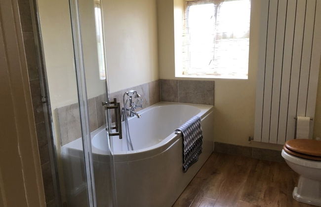 Beautiful 3 Bedroomed Cotswolds Farmhouse - Photo 16