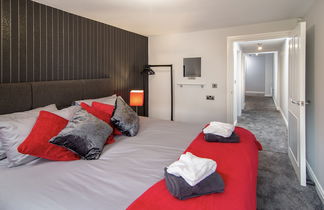 Photo 2 - 2 Bedrooms Sleeps 7 Near Top Blackpool Attractions