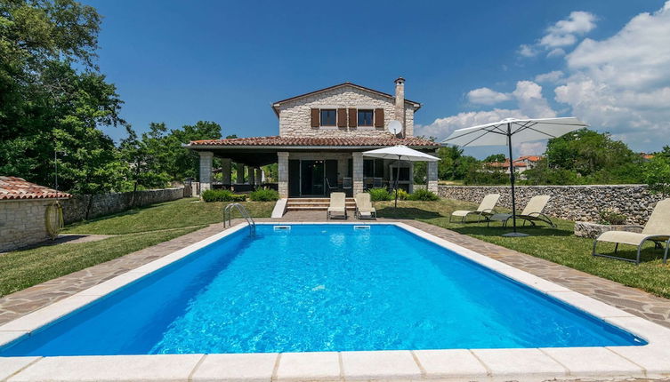 Foto 1 - Spacious Villa in Tinjan With Pool