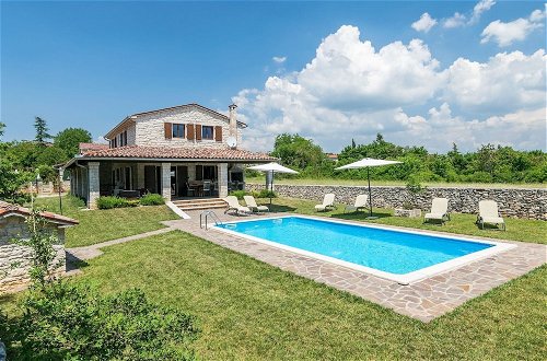 Foto 22 - Spacious Villa in Tinjan With Pool