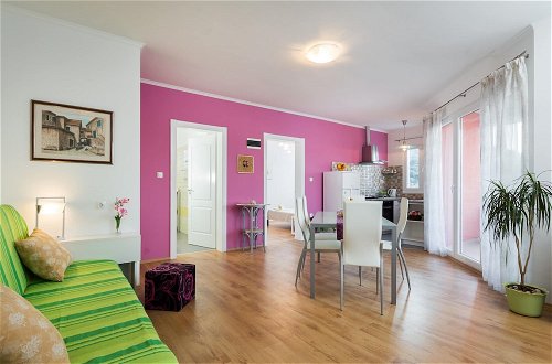 Photo 16 - 3 - Modern Apartment With Garden, 80m From Beach