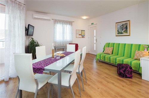 Photo 15 - 3 - Modern Apartment With Garden, 80m From Beach
