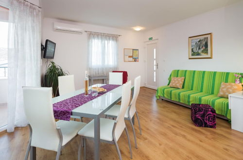 Photo 15 - 3 - Modern Apartment With Garden, 80m From Beach
