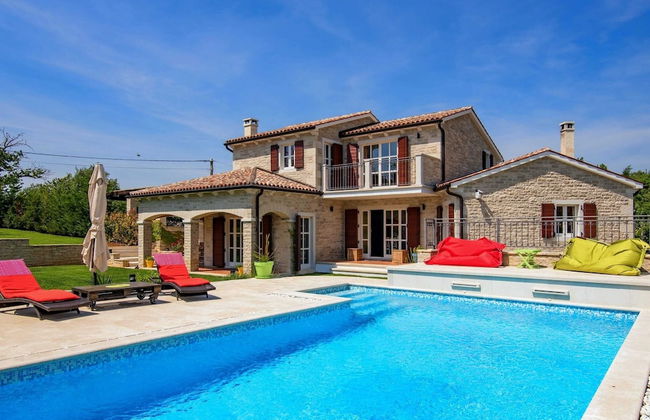 Villa in Porec With Private Pool & Garden - Foto 29