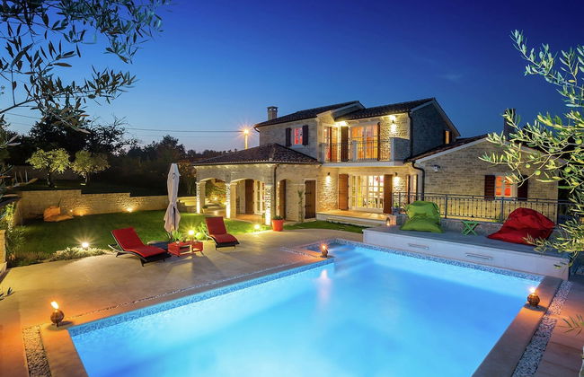 Villa in Porec With Private Pool & Garden - Foto 1