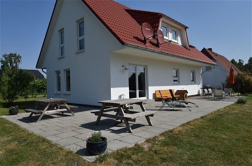 Foto 1 - Spacious Holiday Home in Hornstorf With Trampoline