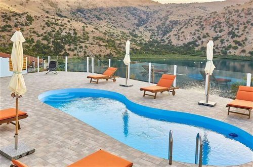 Foto 9 - Stunning Lake Kournas Retreat 2 New Private Pool